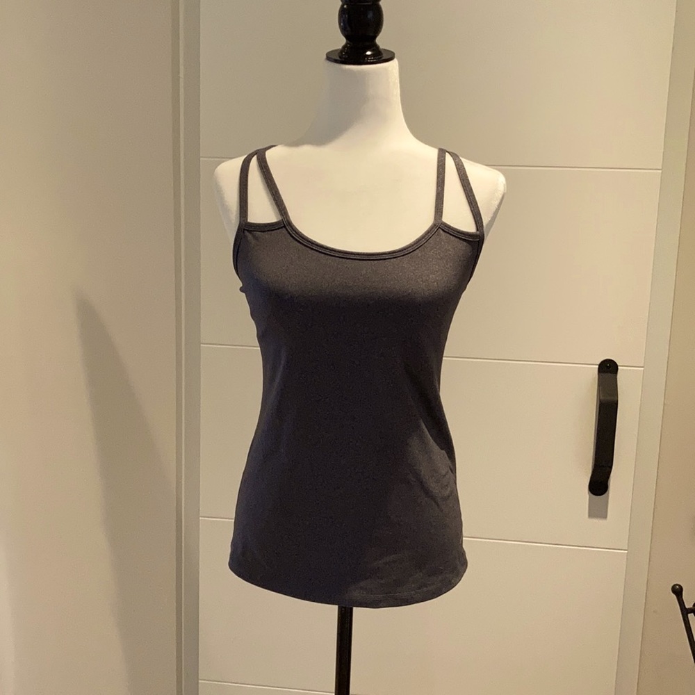 One tooth yoga top